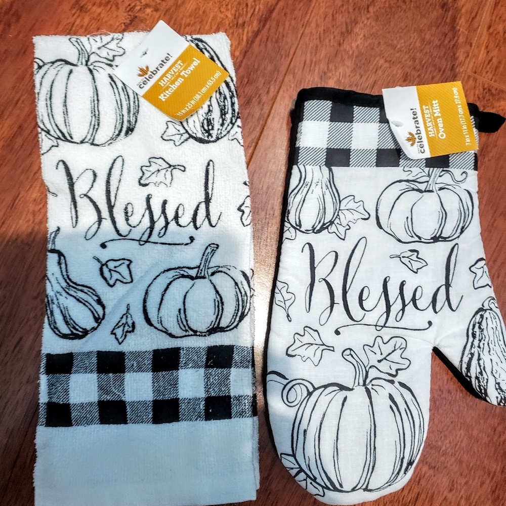 NWT Blessed kitchen towel & harvest oven mit